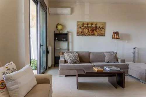 Maisonette with Exclusive Private Parking