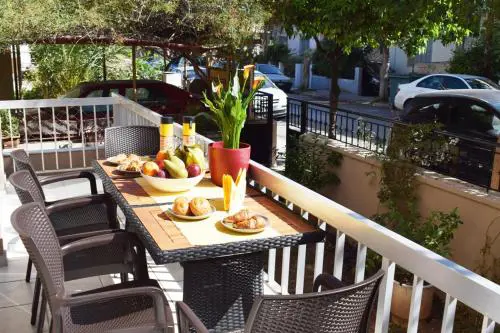 NAMA -Central vacation rental with free parking only 900m far from Venetian Port and beach!