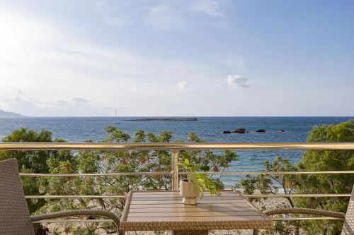 Neachora Beachfront Suites