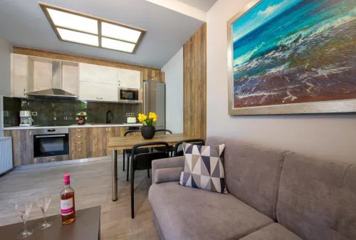Rena's luxury apartment with free private parking