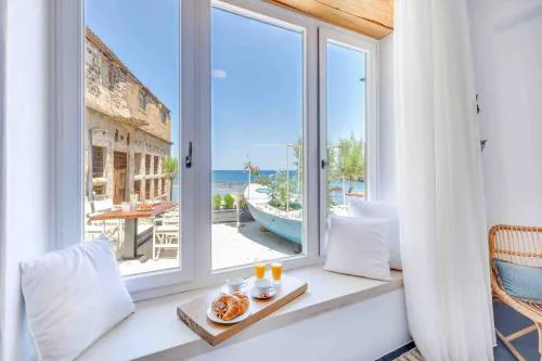 Skiff - Transformed studio on the water's edge