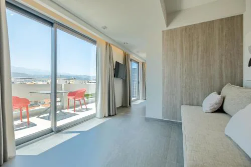 Sky-High Central Penthouse w. Stunning Views - 04