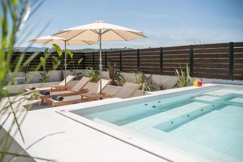 Sol Luxury Apartment - close to the beach with a private heated mini pool