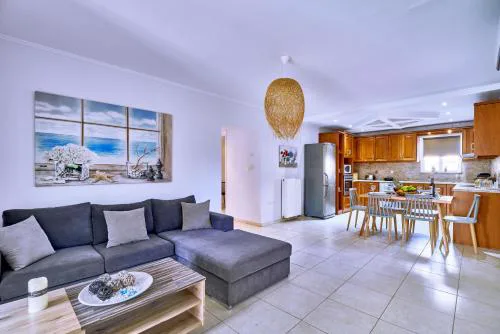 Sunny Luxury Apartment