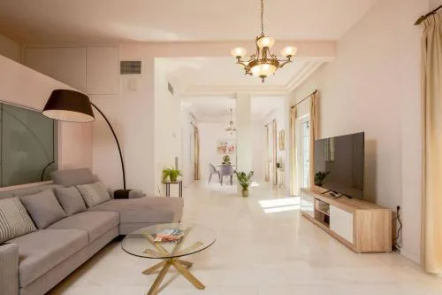 The White Marble Luxury City Apt