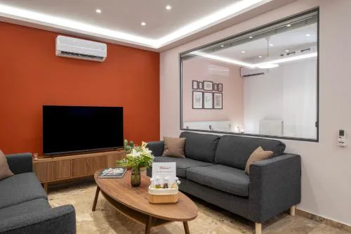 Urban Elegance, 3-Bedroom Flat in Heart of Chania