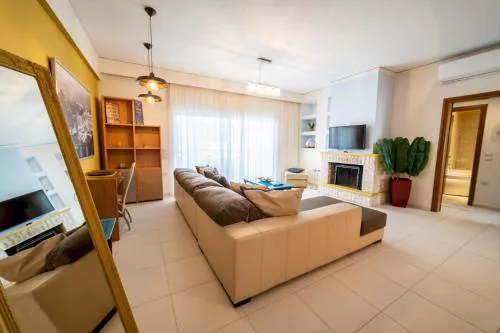 Heronissos City Center Apartment
