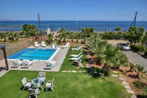 Mariza's Beachfront Apartment with Swimming Pool