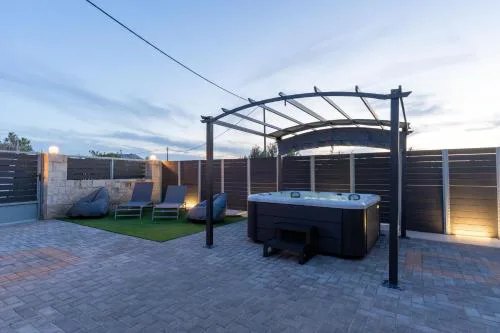 MD Residence with private jacuzzi near the beach