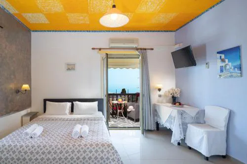 One Private Studio with stunning full sea view, shared pool and Ac