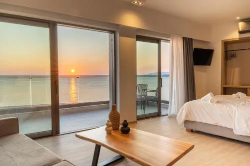Palm Beach Luxury Seafront Suites