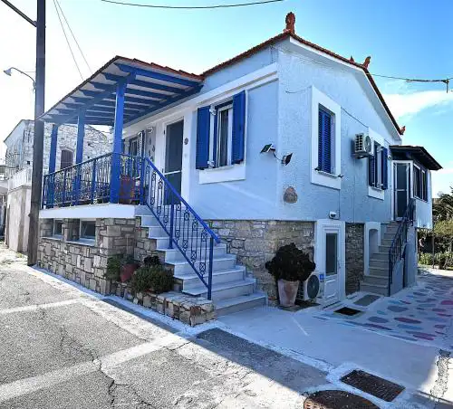 Dora's House