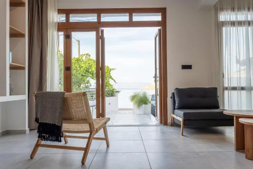 Icon seaside apartments
