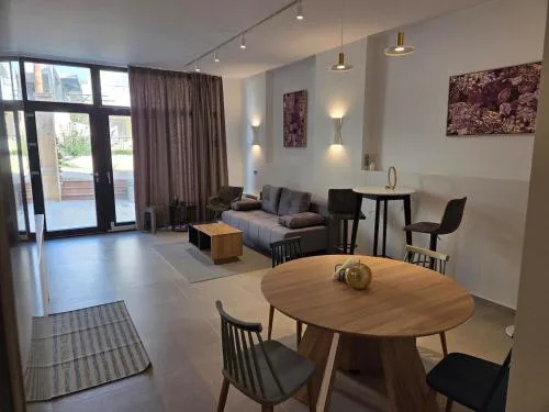 Karatza's suite 2