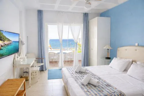 Seafront Studios and Apartments