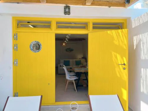 Boathouse Kimolos Rema