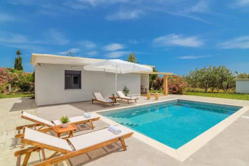 Allegra Villa with Private Pool, by ZanteWize