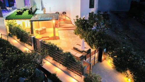 CAVE Luxury House