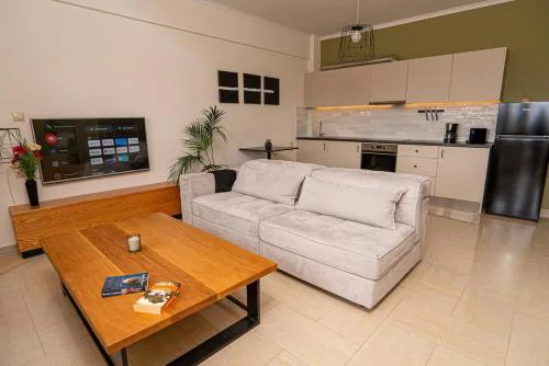 Fully renovated 1 bedroom apt 5' walk from center