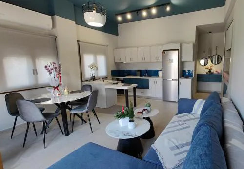 Modern Central Apartment - 400m to Beach