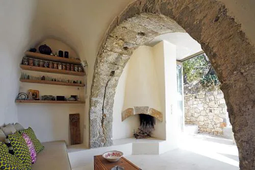 Paleopoli Cave House