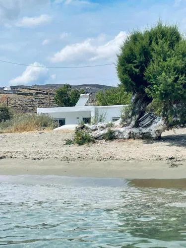Lefkes Beach Suite