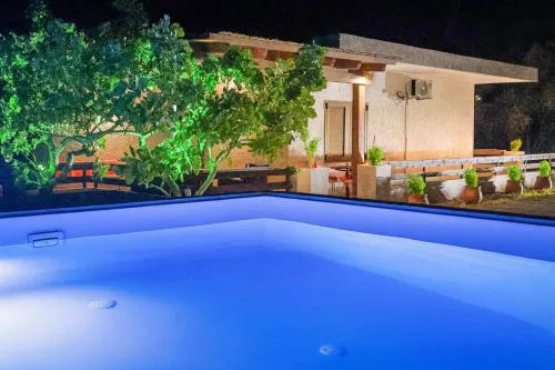 Sinani Villa - Garden Oasis with Private Pool