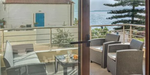 SUNRISE Spacious Apartment With 3 Bedrooms & 3 Bathrooms -Near to Chania