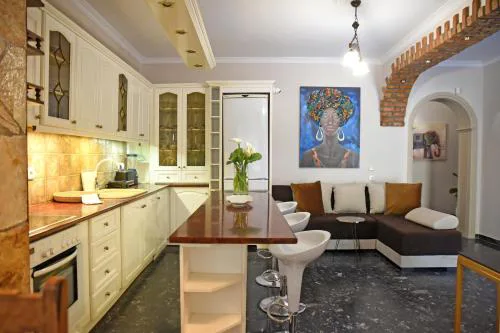 Calma House