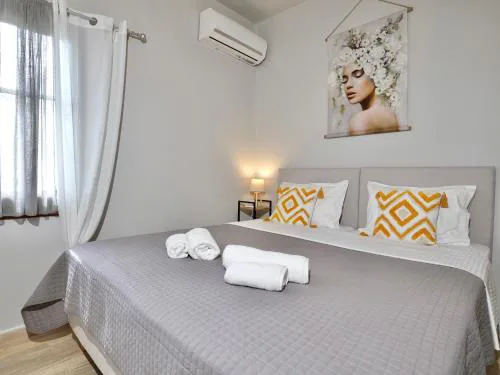Panos Apartment