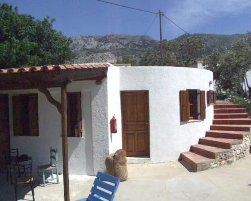 Haus in Privatgrundstück bei Amaniou