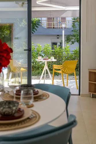Mouratti New Luxury Garden Apartment