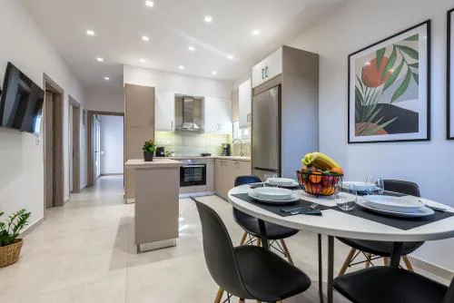 Spacious & Luxe 3BR Downtown 1min to Beach
