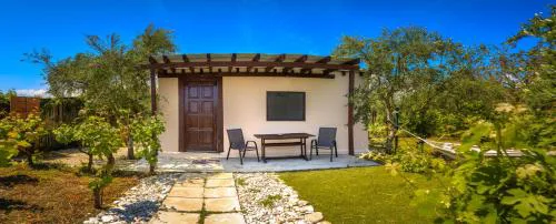 Terra Vine Collection - Raisin House