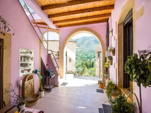 Snug apartment in Kournas with balcony terrace