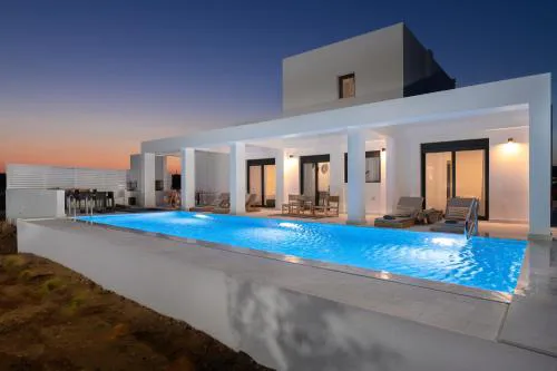 Seasand Villa - Luxury Pool Retreat - 150m Beach