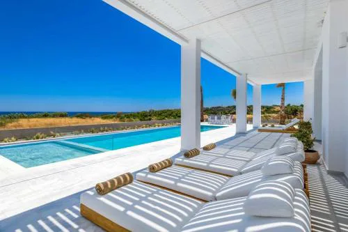 Seashore Villa - Luxury Beachfront - Pool & Sea View