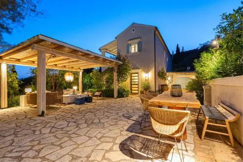 Decavos House