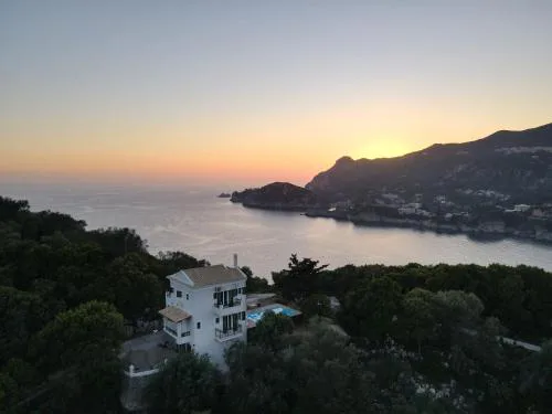 Private villa Pyrgos - Heated Pool & Sea View - Walking distance from beaches & Liapades