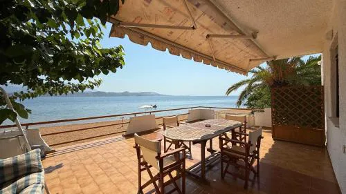 Alekos Beach Houses-Waters Edge