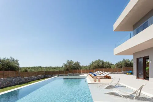 TreeTop Villa II, Private Pool, BBQ & Playground, By ThinkVilla