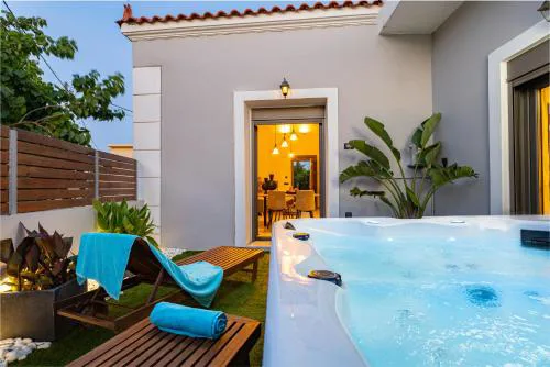 Casa Dionysia - New Lux 2Br with Jacuzzi near Maleme Beach