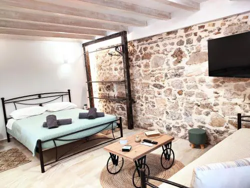Akis House Mantouki