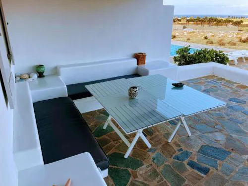 Quiet 3-bedroom sea view house with shared pool