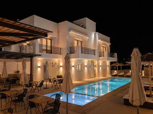 Diamond Deluxe Apartments Pool&Bar