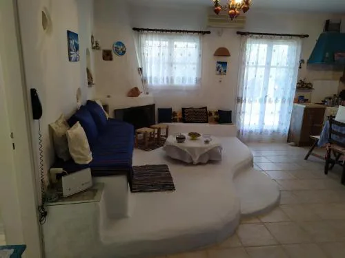 Traditional House Marivilla