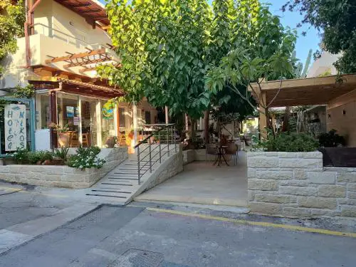 Nikos Hotel