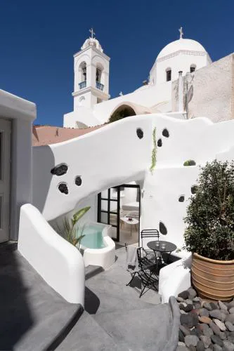 Nisó Cave Suites