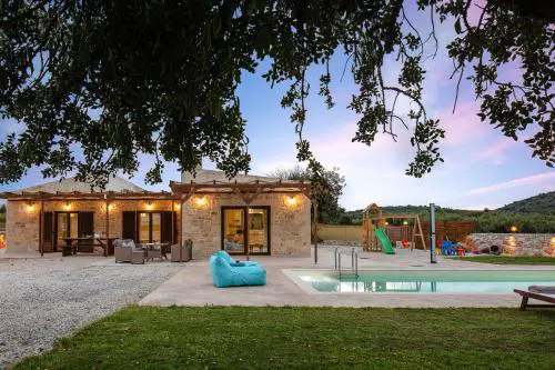 Unique, stonebuilt, rural villas with private pools!