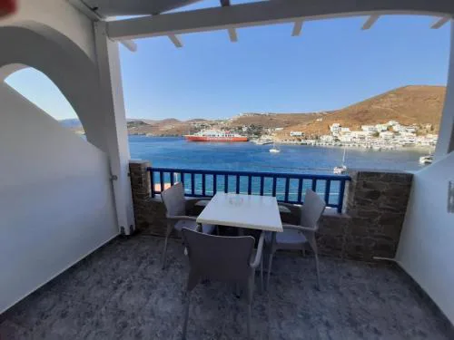 ΡΟΜΑΝΤΖΑ δωμάτιο 6